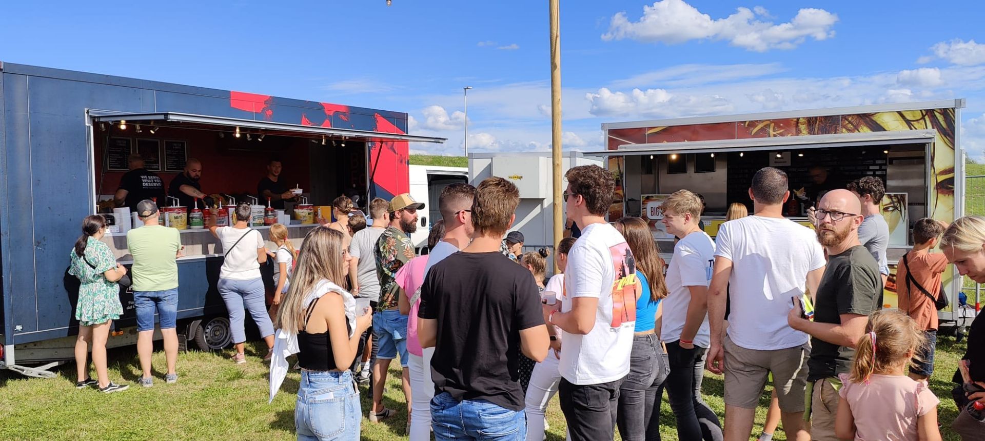 The catering factory mobile bars food trucks finger food 2